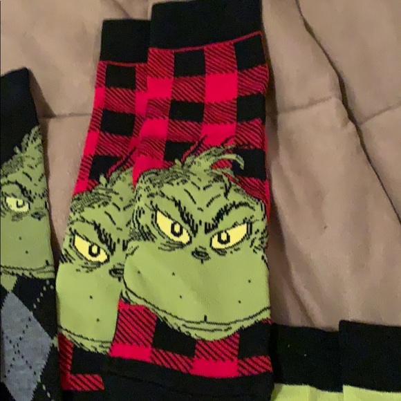 3 pairs Grinch socks never worn, sold 3 together - Picture 4 of 7